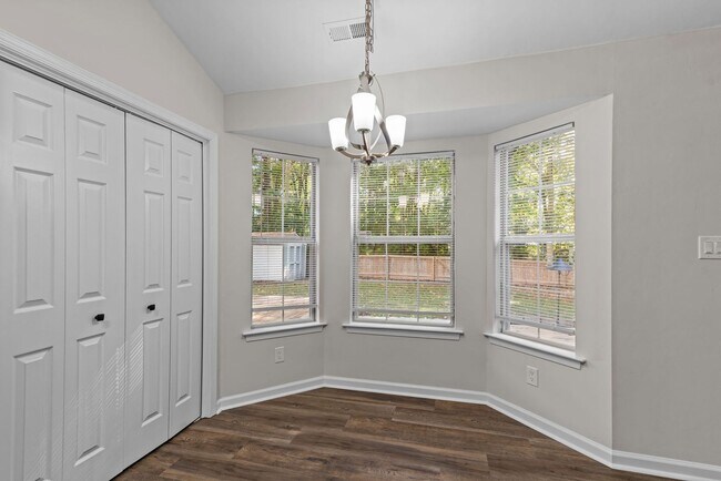 Building Photo - Burbage Grant 4 bedrooms- Ready Now!