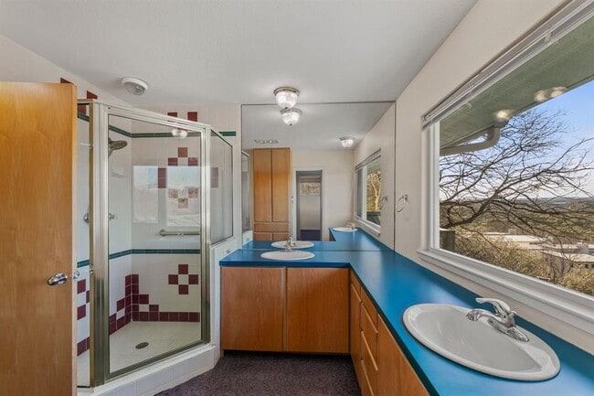 Building Photo - 3309 Westhill Dr