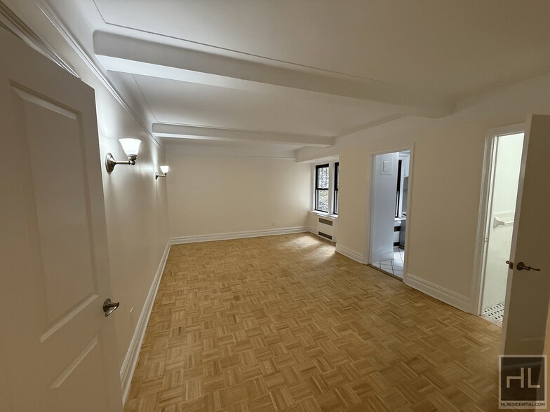 Building Photo - Christopher Street