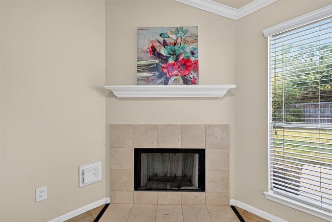Building Photo - 15242 Kingsbridge Way