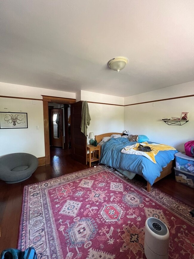 Building Photo - Charming 1910 Craftsman Home – 3BR/2BA + B...
