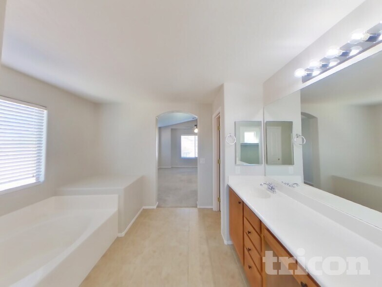 Building Photo - 10668 E Lupine Ln