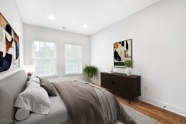 Building Photo - 12 Howland Terrace
