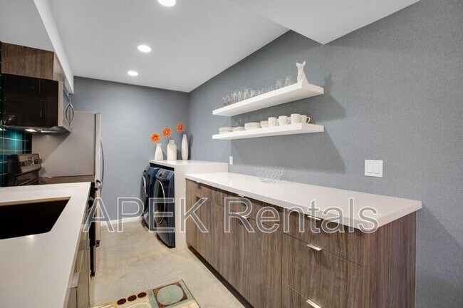 Building Photo - 353 N Hermosa Dr