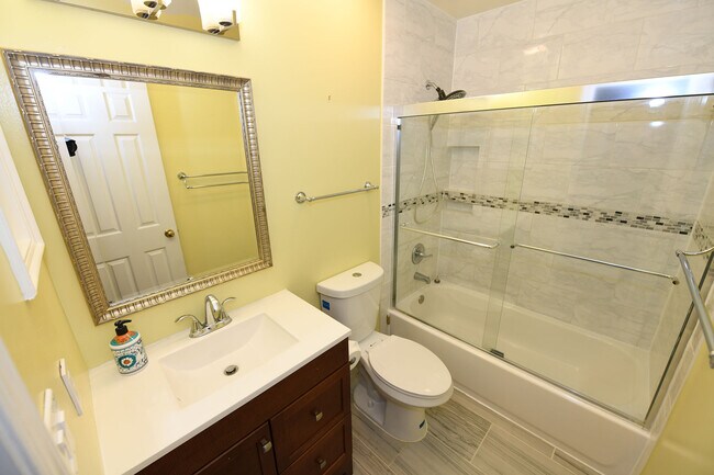 Building Photo - Gorgeous 4 BR 2+2 Baths Colonial - Finished Walk-Out Basement and Car Garage