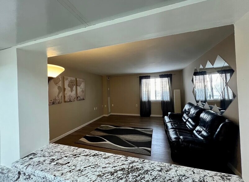 Building Photo - 30 Daniels St