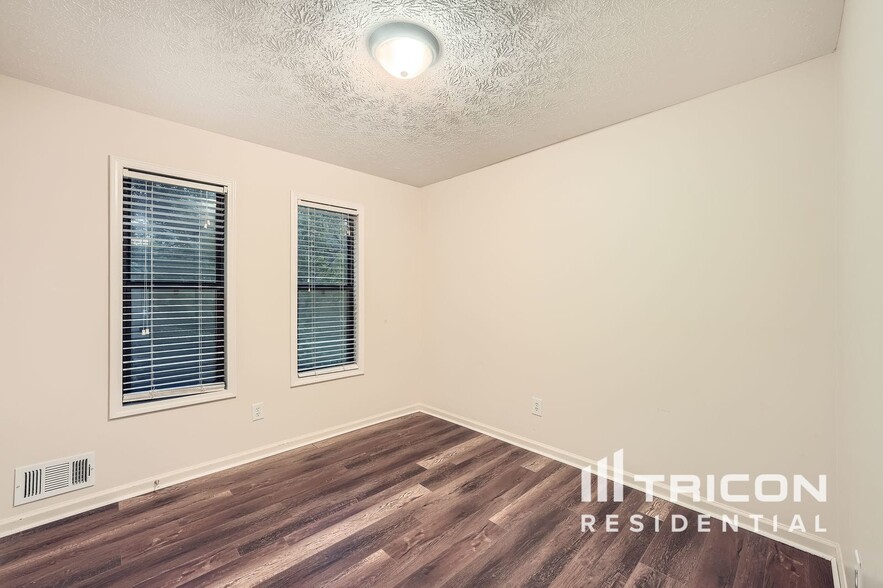 Building Photo - 136 Bramble Oak Dr