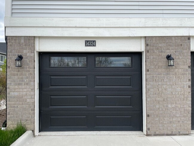 Building Photo - Shelby Township-Newer 2-bedroom, 2-bath condo with Balcony & Garage