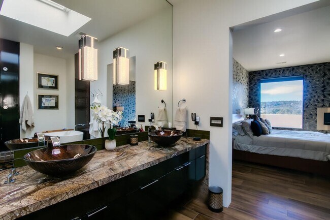 Building Photo - 3 Bedroom, 2.5 Bathroom Home in Paako Ridge Community