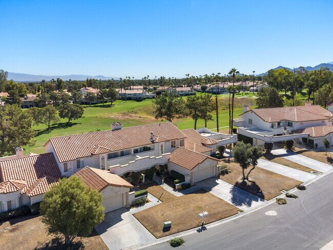 Building Photo - 260 Vista Royale Cir E