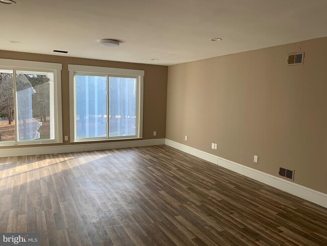 Building Photo - 204 Donmore Dr