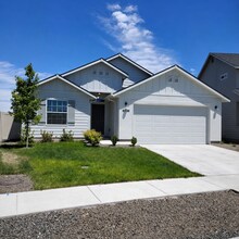 Building Photo - Great Nampa Home with Bonus Room!