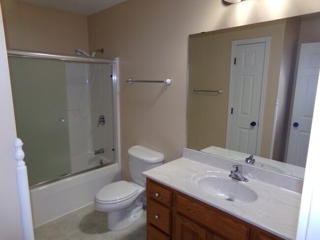 Building Photo - Beautiful 3 Bed 3.5 Bath Xenia Home!