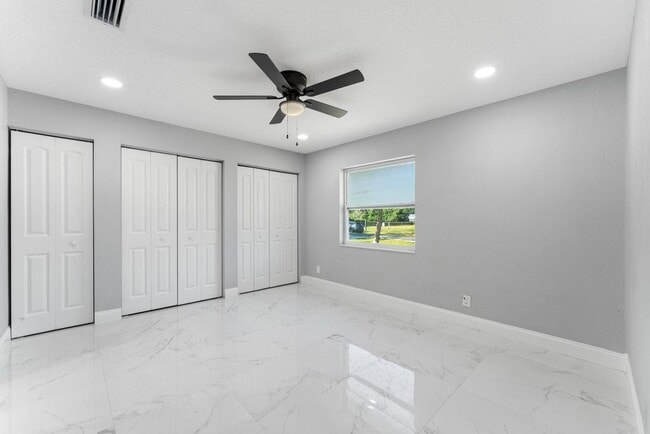 Building Photo - 3910 N 147 Ave