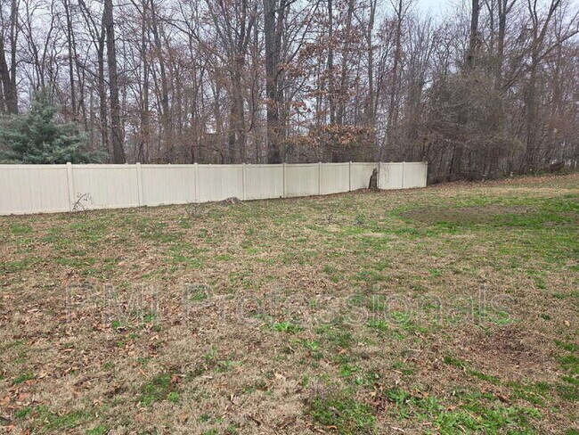 Building Photo - 617 Rambush Dr