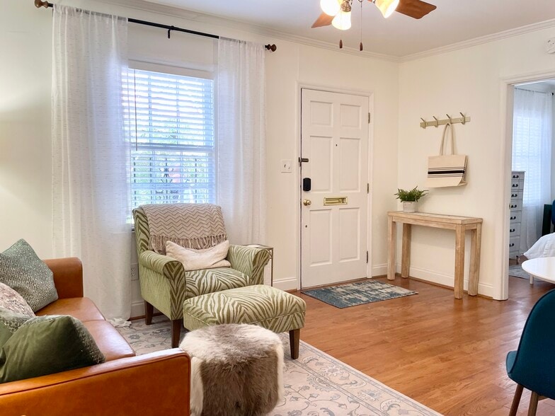 217 - 215 W Taylor St