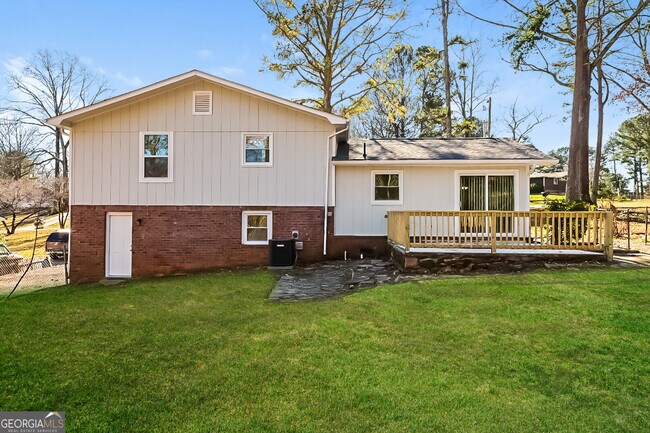 Building Photo - 4975 Manor Dr SW