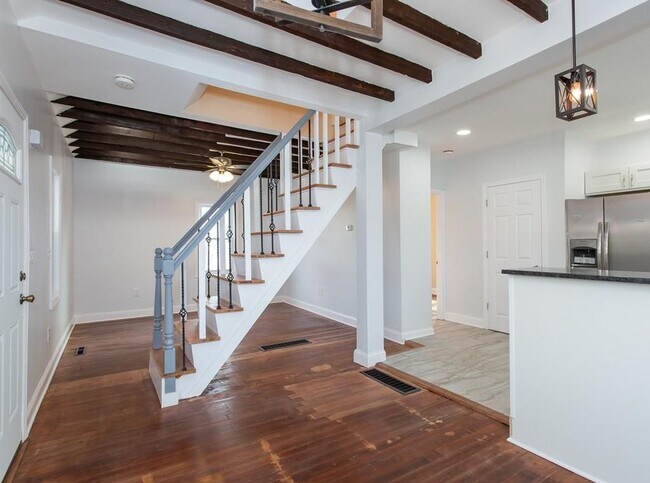 Open living room - 131 N Elm St