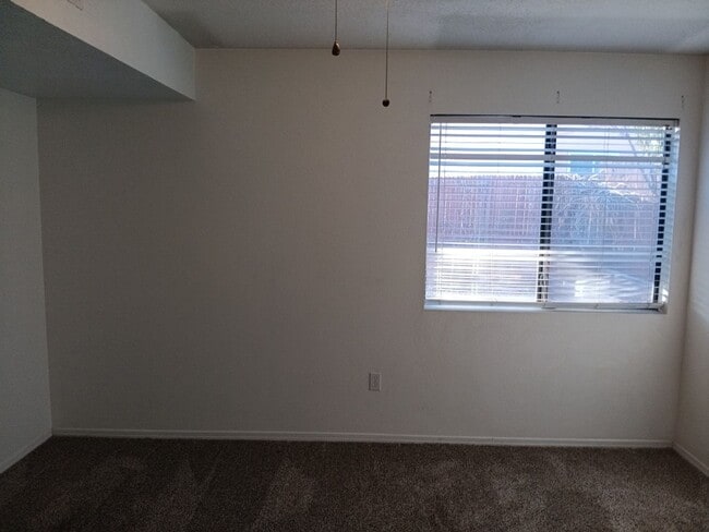 Building Photo - 3 Bedroom, 2 Bathroom Home! Schedule a Showing Today!