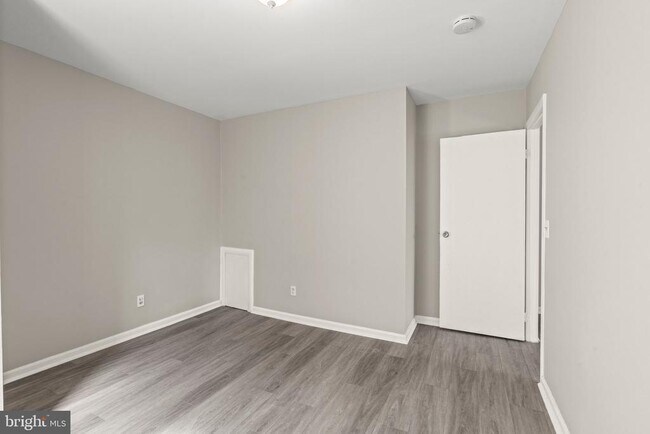 Building Photo - 1004-6 S 52nd St
