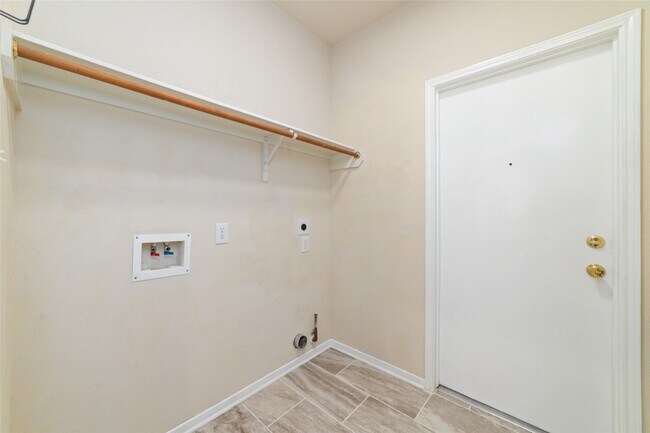 Building Photo - 18510 Lodgepole Pine St