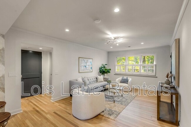 Building Photo - 7 Logan St