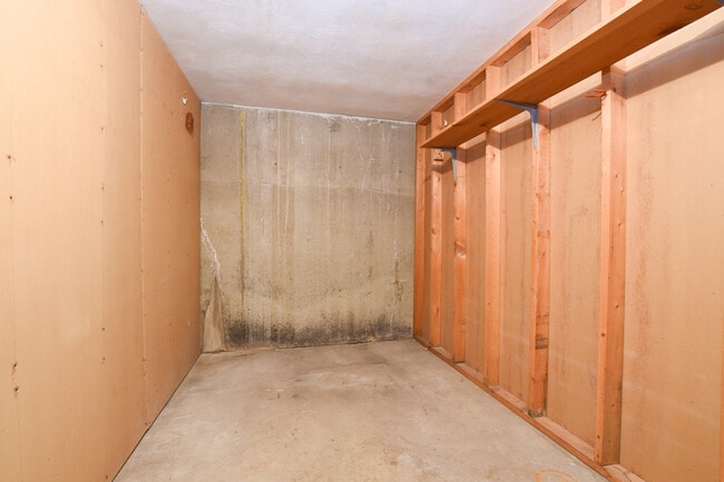 Building Photo - 1333 W Touhy Ave