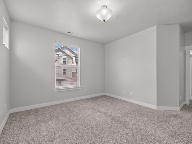 Building Photo - Spacious 3 Bed, 2 Bath Condo in The Exchange – Lehi, UT