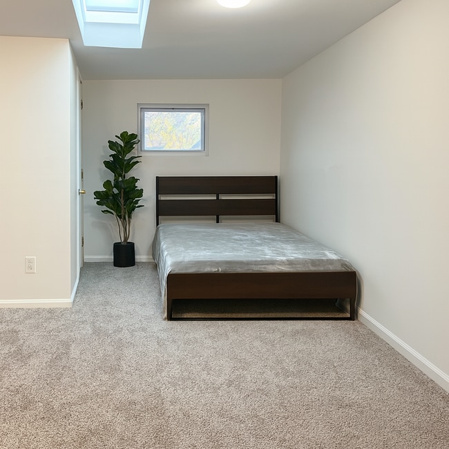 Building Photo - 1011 Hollins St