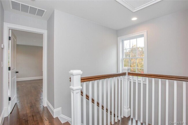 Building Photo - 237 Tomahawk St