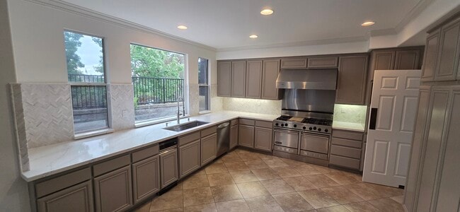 Building Photo - 22615 Summerfield