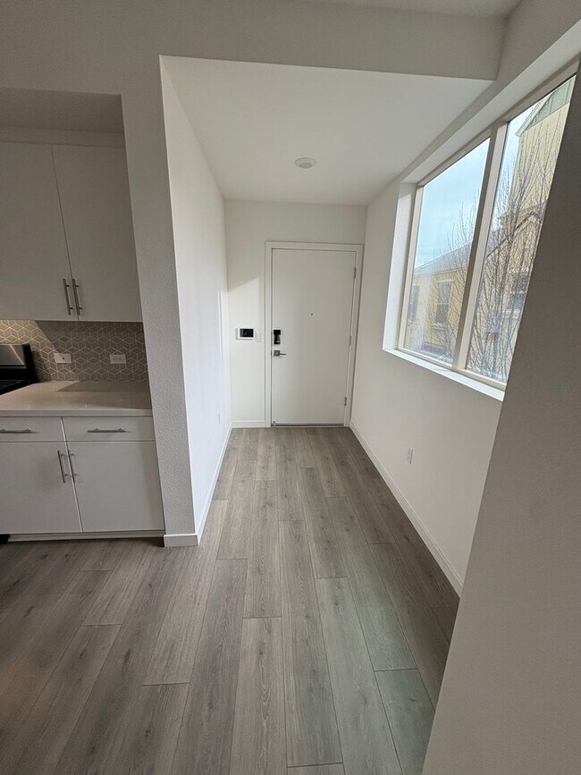 Building Photo - Modern 2bed/2bath Single Story Condo in the MIll