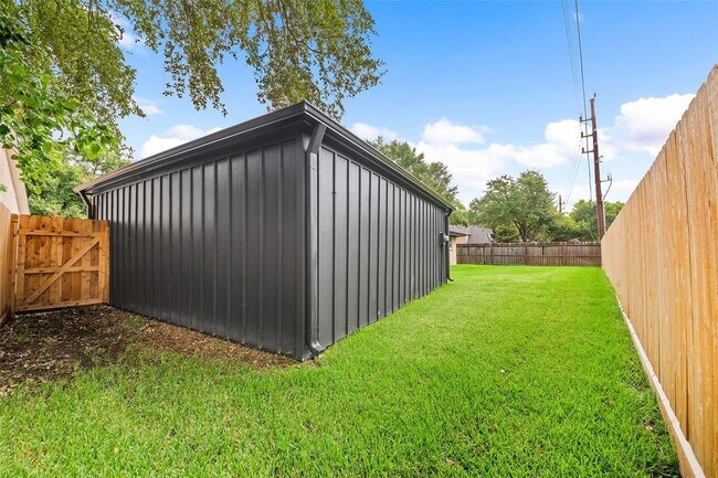 Building Photo - 21103 Park York Dr