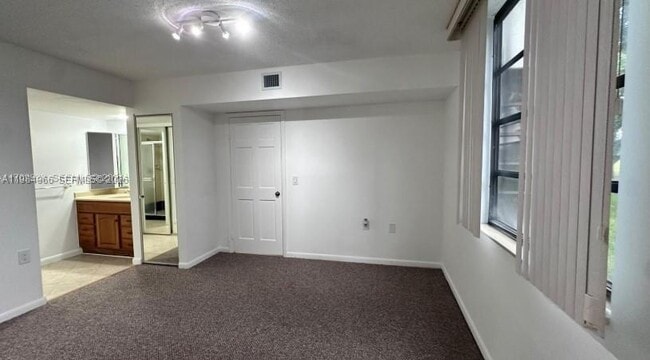 Building Photo - 1703 Whitehall Dr