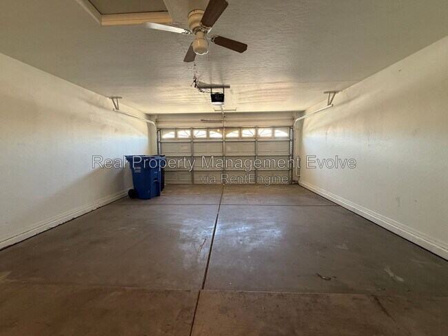 Building Photo - 1813 S 63rd Dr