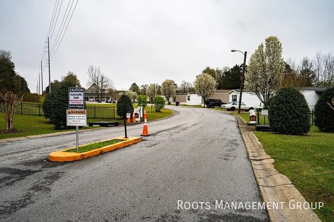 Building Photo - 387 Webster Rd