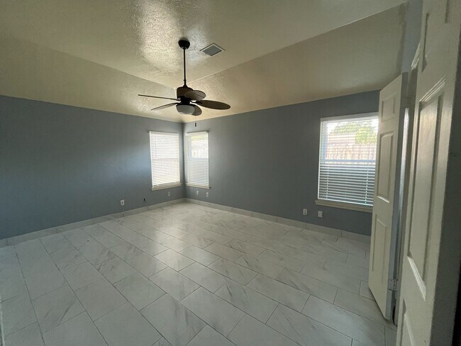 Building Photo - 2318 Pheasant Creek Dr