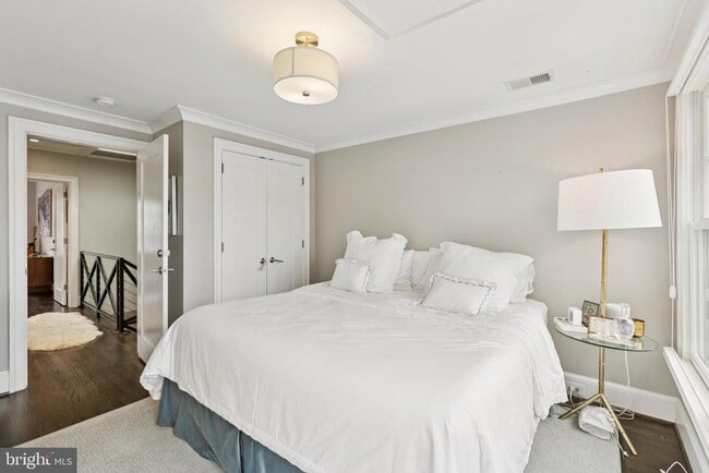 Building Photo - 1724 34th St NW