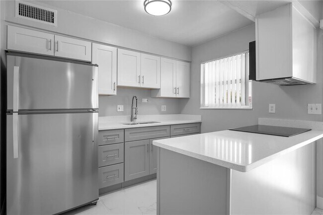 Building Photo - 5325 Curry Ford Rd