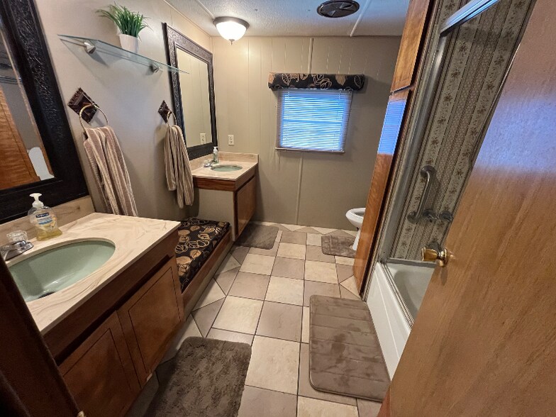 Building Photo - 914 Marsh Ave