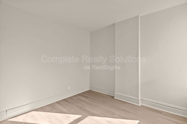 Building Photo - 3915 Russell Blvd