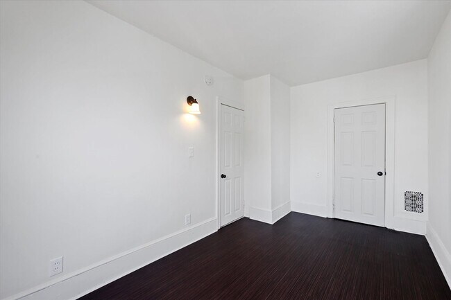 Building Photo - 437 S 14th St