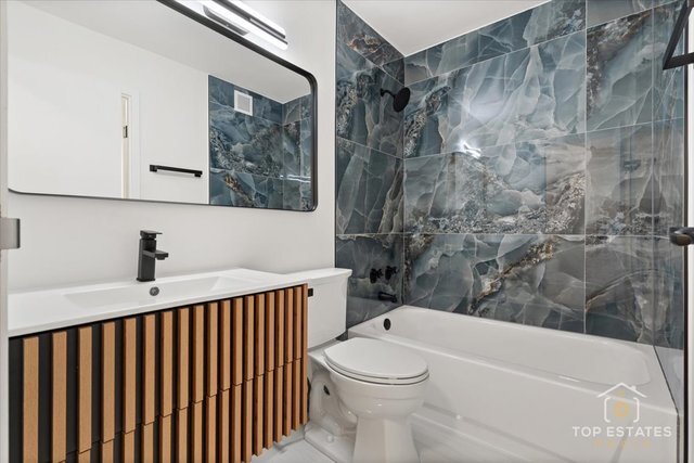 Building Photo - 1636 N Wells St