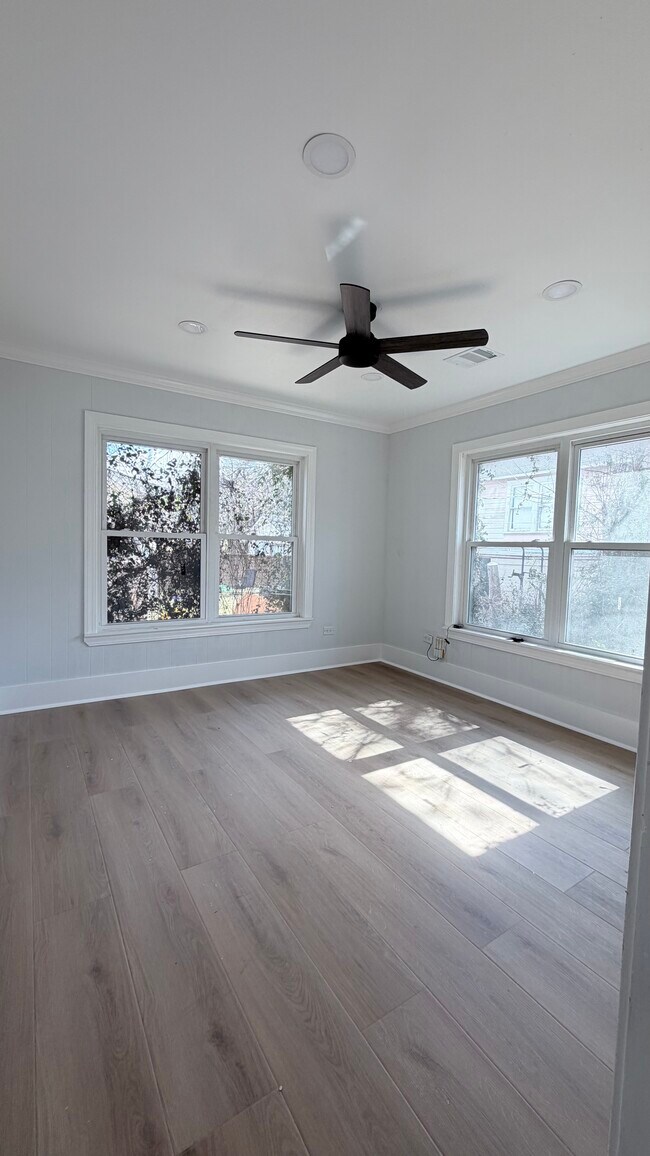 Building Photo - 4330 Coyle St