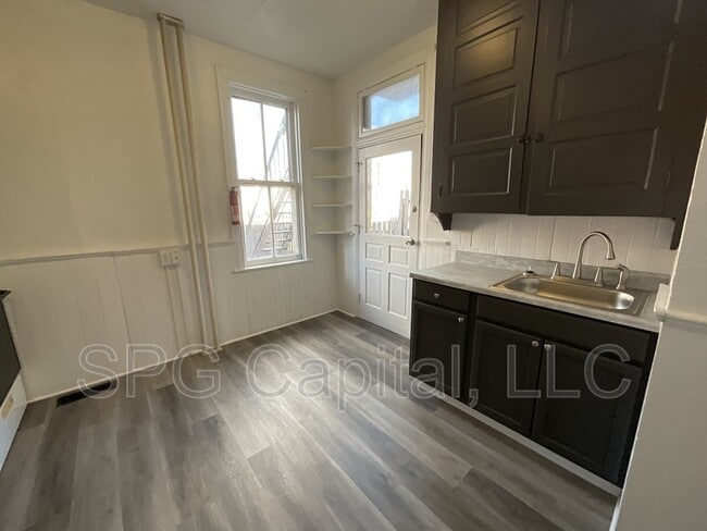 Building Photo - 659 W Philadelphia St