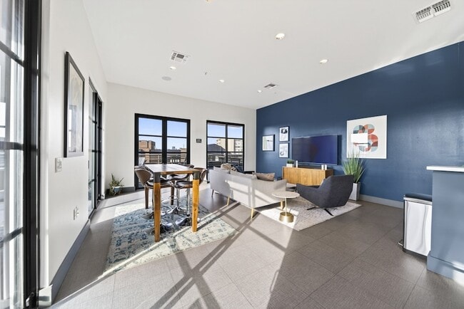 Building Photo - 1900 12th Ave S