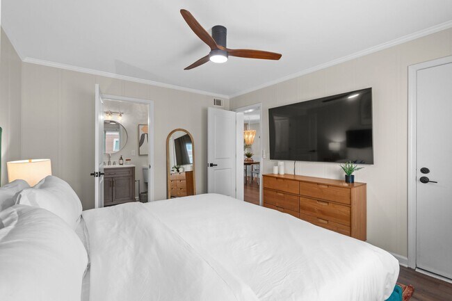 Building Photo - Shore Thing: Seasonal Beachfront Rental (Nov 1 - February 28, 2026)