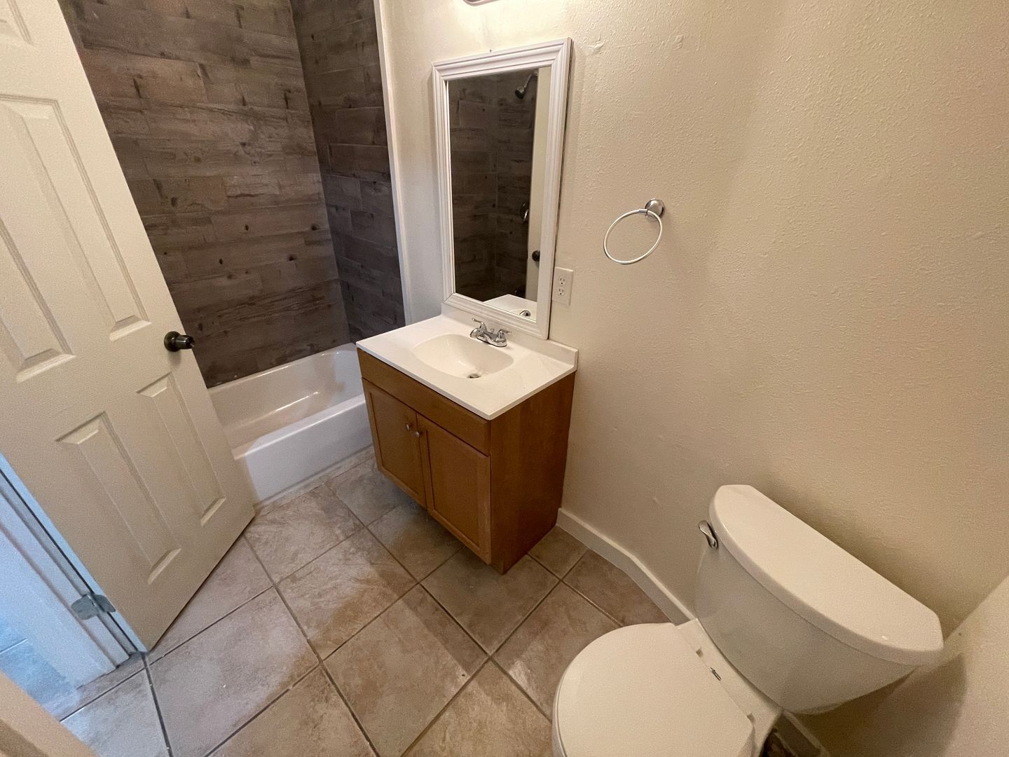 Building Photo - 107 W Texas Ave