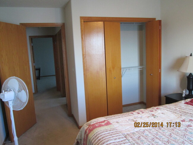 Building Photo - AVAILABLE NOW!!!  2 Bedroom Condo in amazi...