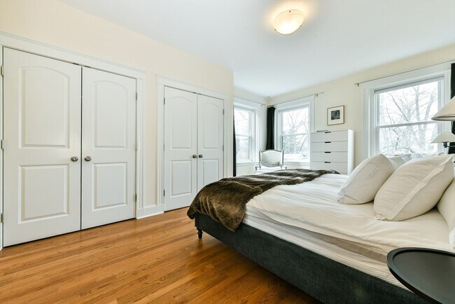 Building Photo - 1038 Beacon St